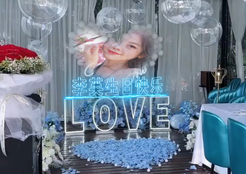 刚哥模板编号307：房间气球派对