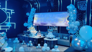 刚哥模板编号308：银白色气球布置